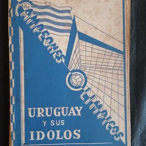 Lote siguiente: Libro "Campeones Olímpicos: Uruguay y sus Ídolos" - Publicación Histórica Fútbol Uruguayo