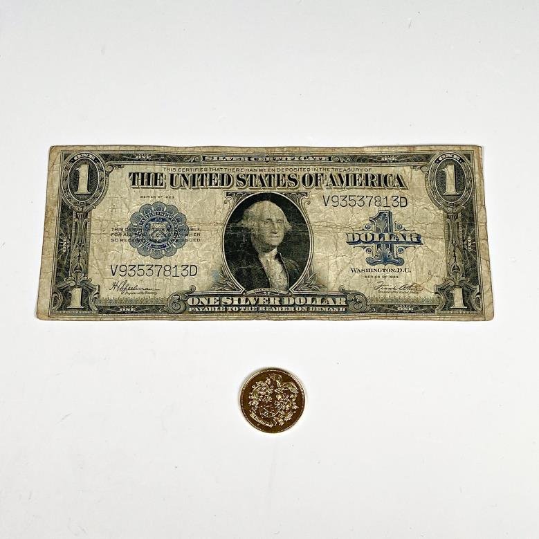Billete de un Dólar Plata "Silver Certificate" Serie 1923 y Moneda Conmemorativa Franklin Mint