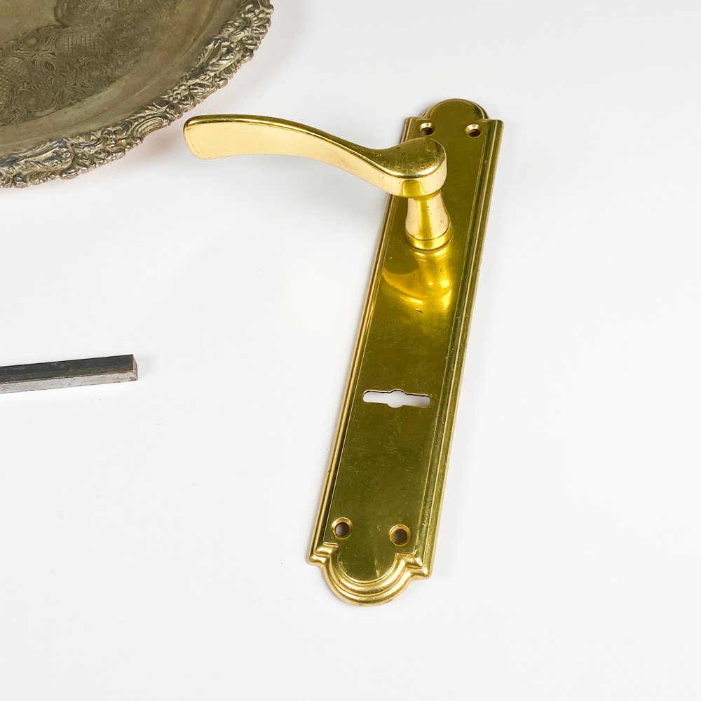 Bandeja de metal y accesorios de bronce - imagen 2