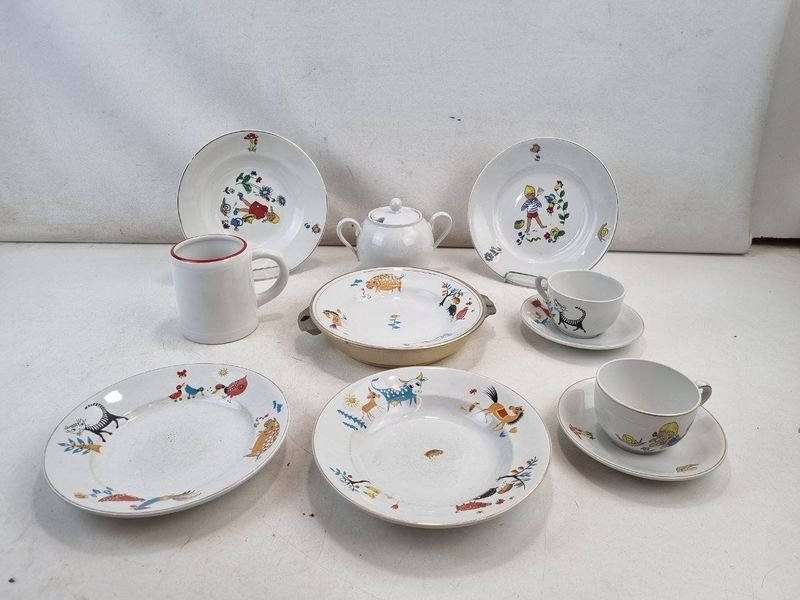 L 499 - 9 Piezas - Conjunto de vajilla infantil en porcelana 'Olmos', industria uruguaya, con divertidos motivos de animales y niños, ideal para coleccionar o para el uso diario (9 piezas)