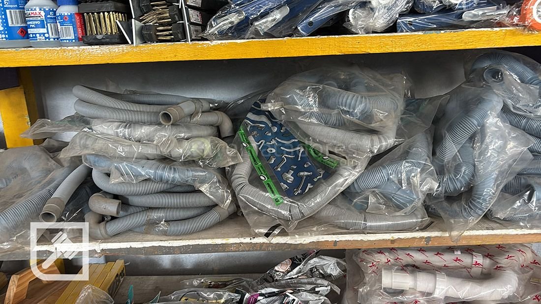 Lote de Mangueras Flexibles y Conexiones para Plomería