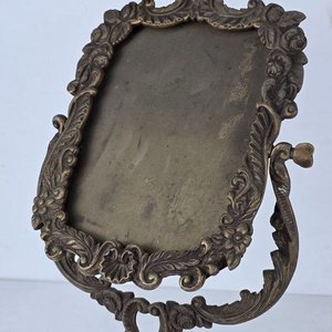 Espejo de Mesa Tocador Basculante con Marco Ornamentado en Bronce - imagen 3