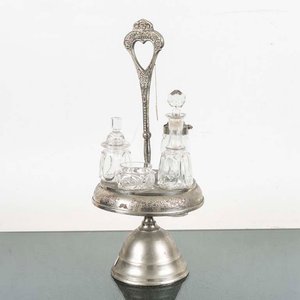 Lote anterior: Vinagrera Antigua de Cristal y Platina con Detalles