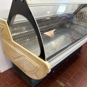 Vitrina Exhibidora Refrigerada con Bodega y Puertas - imagen 3