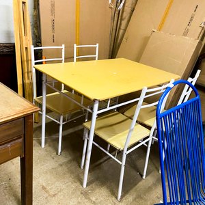 Lote anterior: Mesa y Sillas de Cocina Metálicas Amarillas