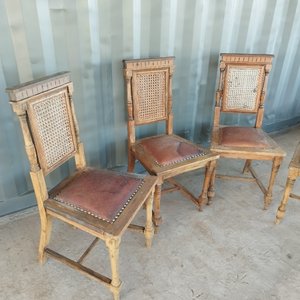 Juego de 4 Sillas Estilo Colonial con Detalles a Restaurar - imagen 4