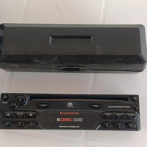 Radio para Auto con Frente Extraíble y Estuche - imagen 3