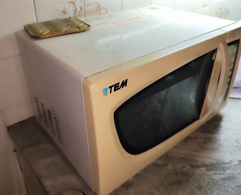 Microondas de época funcionando - Aparato eléctrico para el hogar - imagen 3