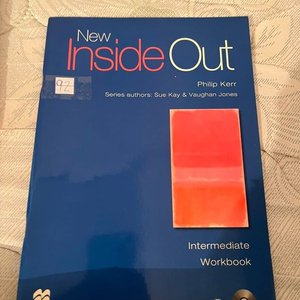 Lote siguiente: Workbook "New Inside Out Intermediate B1" de Sue Kay y Vaughan Jones con CD