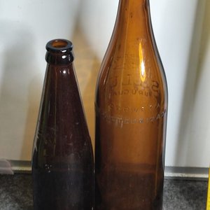 Dos Botellas Antiguas de Cerveza Salus Uruguay - imagen 4