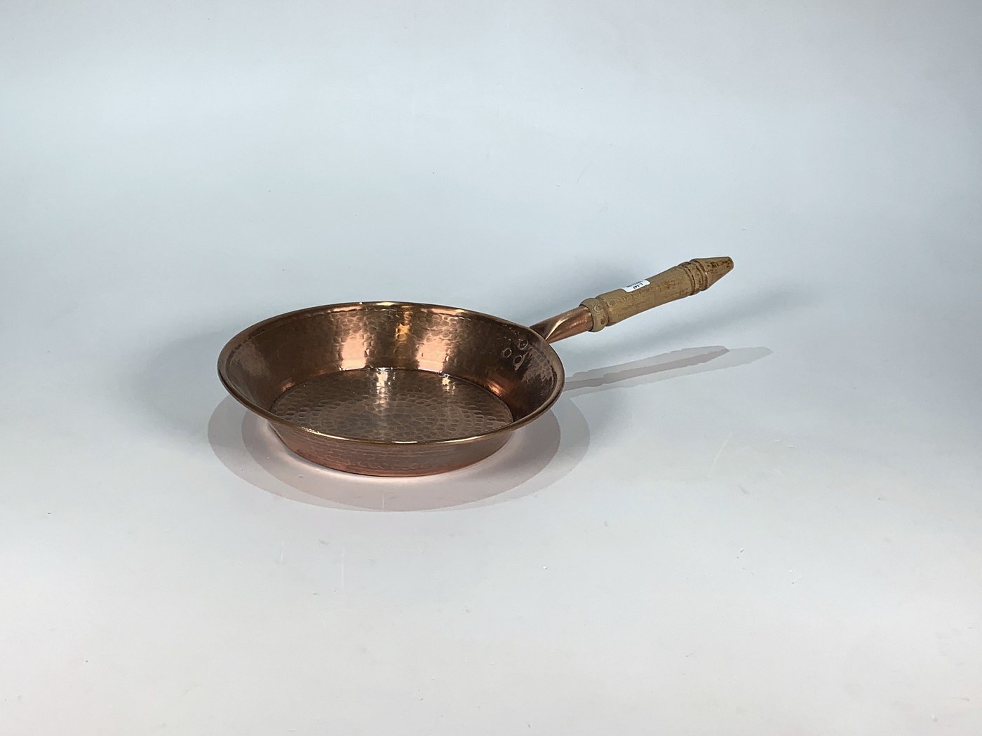 Sartén de Cobre Cincelado con Mango de Madera