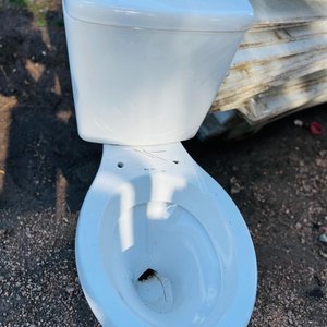 Inodoro Blanco con Mochila - imagen 3