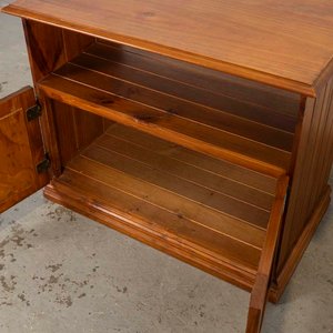 Mesa de TV Rústica de Pino con Dos Puertas y Detalles en Lustre - imagen 3