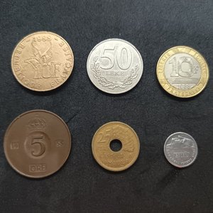 Lote de 6 monedas de Europa: Francia, Suecia, Albania y España - imagen 6
