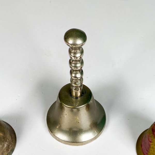 Cinco campanillas de metal y bronce para decoración - imagen 4
