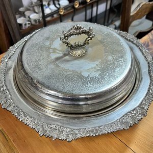 Fuente de Servicio Antigua con Campana y Asa en Metal Plateado - imagen 3