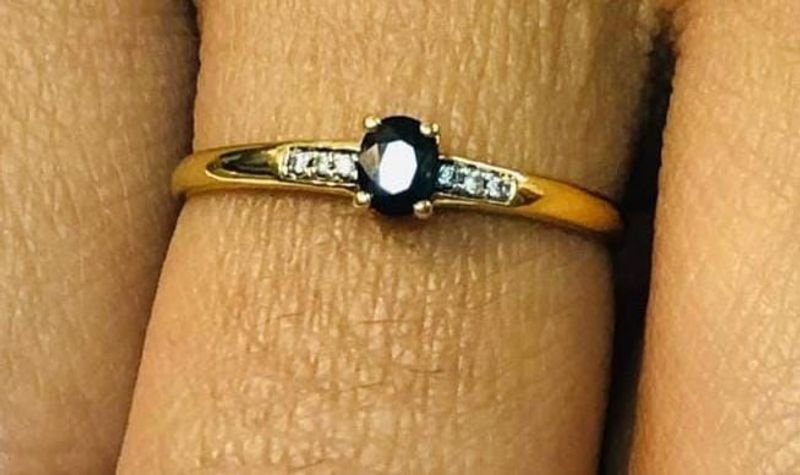 Anillo de 18k con zafiro y brillantes en juego - imagen 2