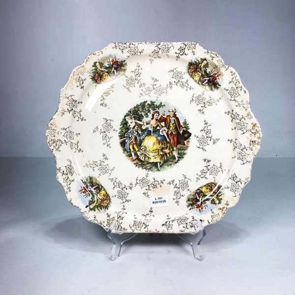 Plato de Porcelana Inglesa con Personajes Florales y Borde Dorado - imagen 1
