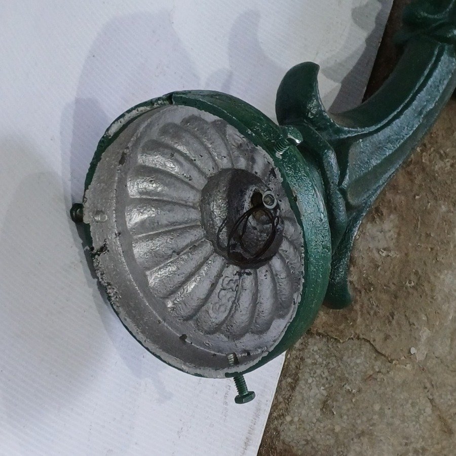Brazo de farol antiguo en hierro fundido - imagen 4