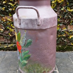 Tarro Lechero Antiguo Metálico con Diseño Floral Pintado a Mano - imagen 3
