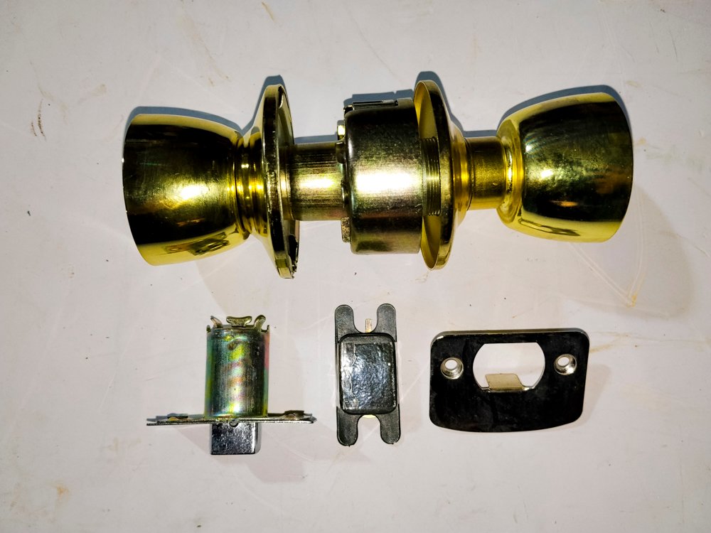 Juego de 5 Cerraduras Doradas de Pomo con Pestillo y Placa