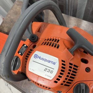 Motosierra Husqvarna 236 con Lubricantes y Herramienta de Ajuste - imagen 11