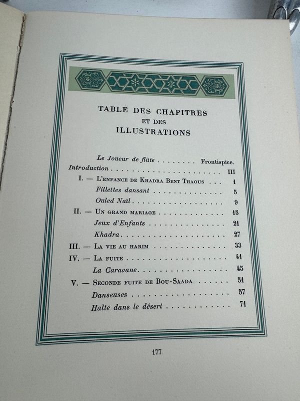 Libro de KHADRA con diseños coloridos y materiales variados - imagen 8
