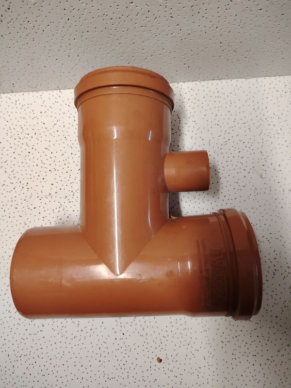 Tubería de plástico para conexiones simples 90° - imagen 1