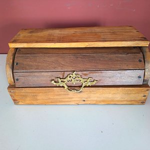 Lote anterior: Panera de Madera con Herraje de Bronce
