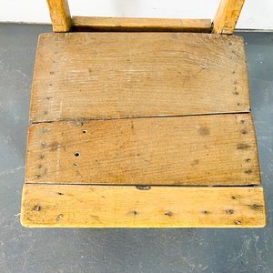 Par de Sillas de Madera Rústicas con Respaldo Decorado - imagen 3