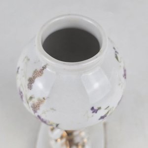 Mate de Porcelana Isabelina con Figura Dorada y Flores Violetas - imagen 2