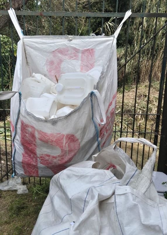 2 Bolsones big Bag capacidad 1000kg Para Escombro o residuos - De Tejido Polipropileno con 4  Asas Reforzadas en las esquina Para su traslado o elevación por maquina o autolevador. - imagen 1