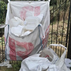 Lote siguiente: 2 Bolsones big Bag capacidad 1000kg Para Escombro o residuos - De Tejido Polipropileno con 4  Asas Reforzadas en las esquina Para su traslado o elevación por maquina o autolevador.