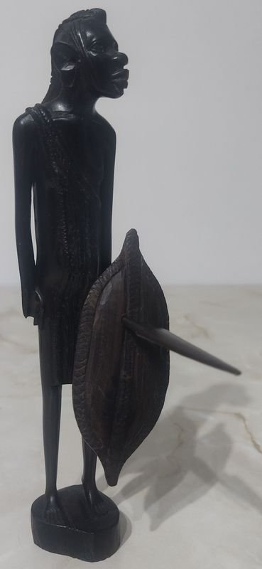 Figura de Guerrero Africano, tallado en Madera. Fabulosa. - imagen 2