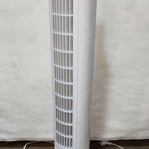 Turbo Ventilador de Torre Oscilante Blanco con Base Negra - imagen 1