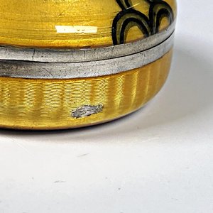Pastillero de Plata y Esmalte Decorado con Paisaje Oriental - imagen 4