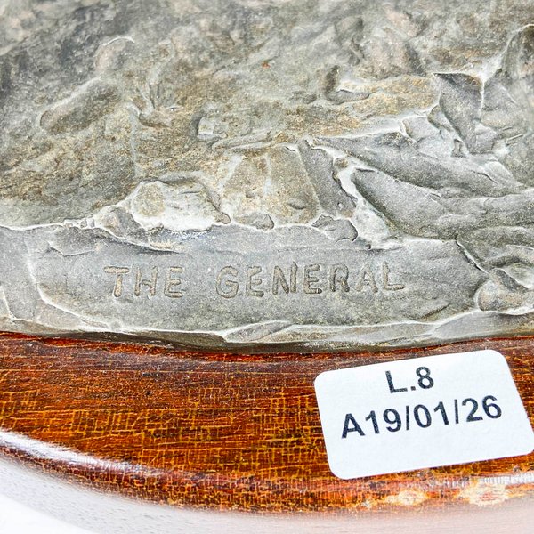 Bronce firmado, estatua de un hombre a caballo, medidas 18 x 19 cm. - imagen 4