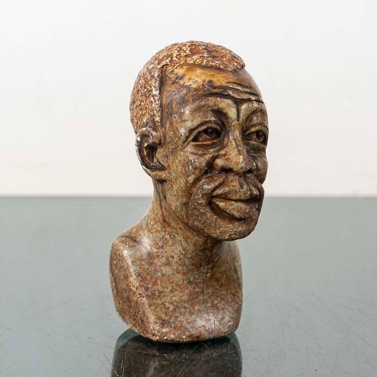 Lote siguiente: Estatua de piedra en excelente condición