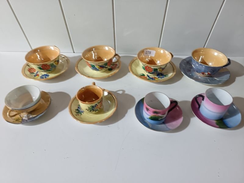Juego de Tazas y Platillos de Loza Japonesa