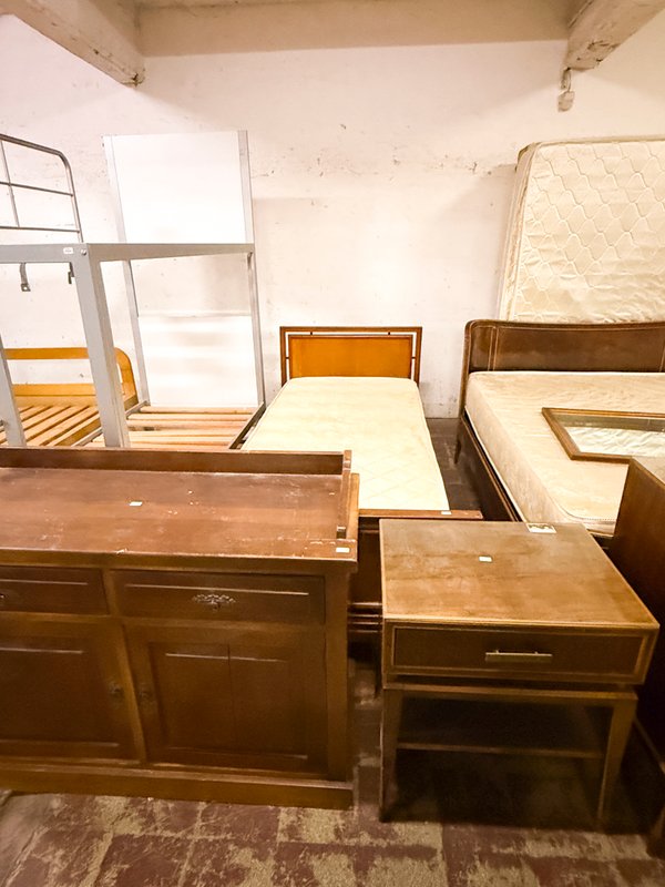 Muebles de Dormitorio: Cama, Mesa de Luz y Cómoda