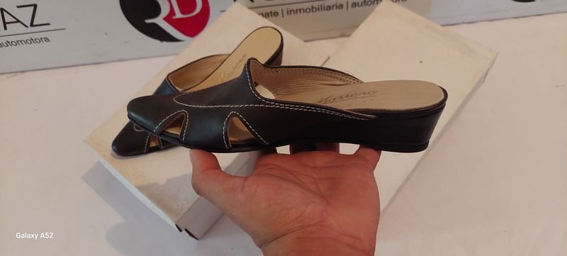 Calzado de cuero negro, excelente condición - imagen 4