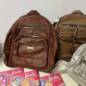 Colección de 3 Mochilas y 8 Libros "Barbie Princesas" - imagen 4