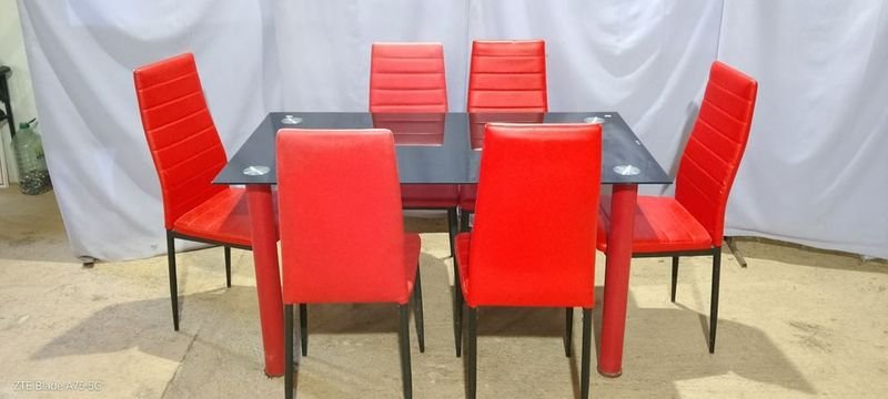 Lote anterior: MESA PIE DE CAÑO TAPA DE VIDRIO CON SILLAS TAPIZADAS ROJAS