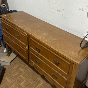 Lote siguiente: Cajonera de madera antigua