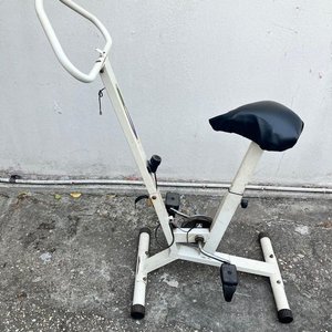 Lote siguiente: Bicicleta Ergométrica Fija "Motociclo"