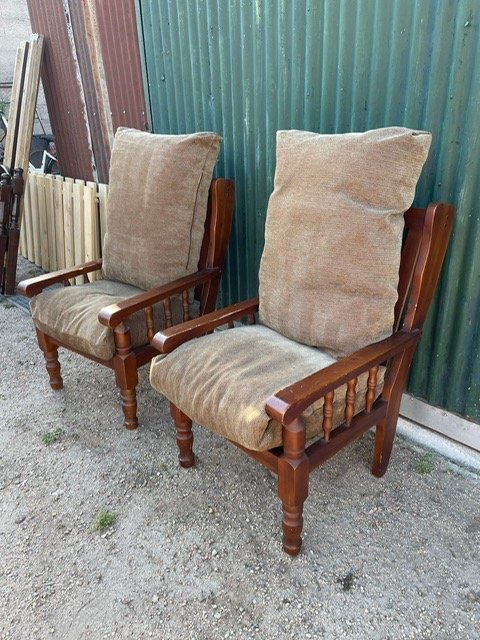 Sillones de madera en buen estado - imagen 4