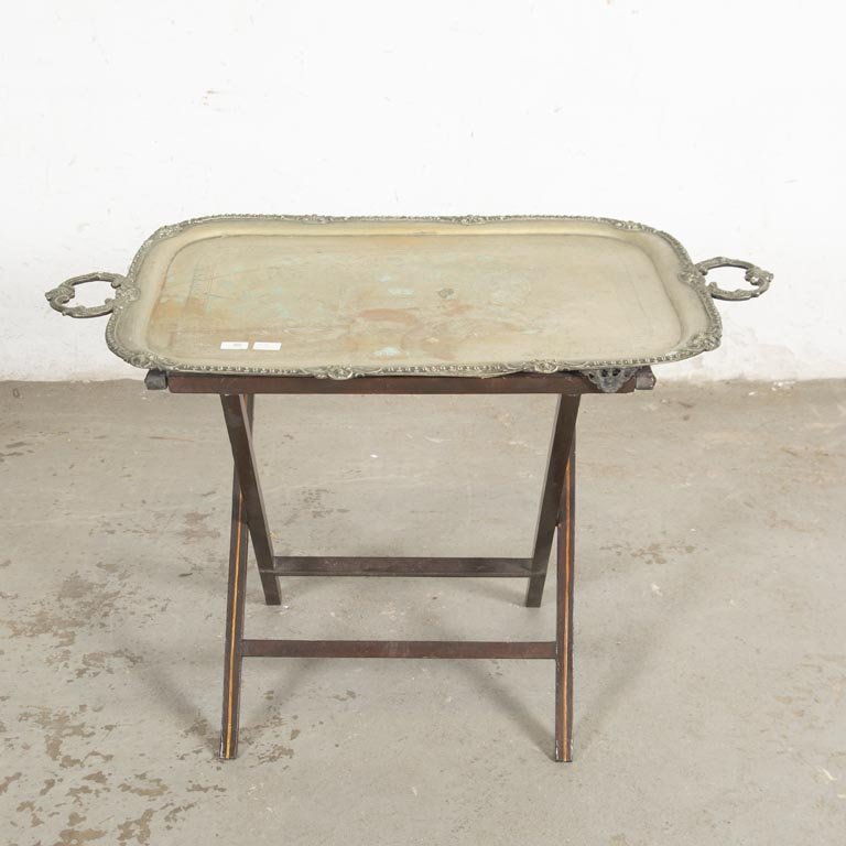 Mesa Plegable con Bandeja de Bronce y Patas con Detalles