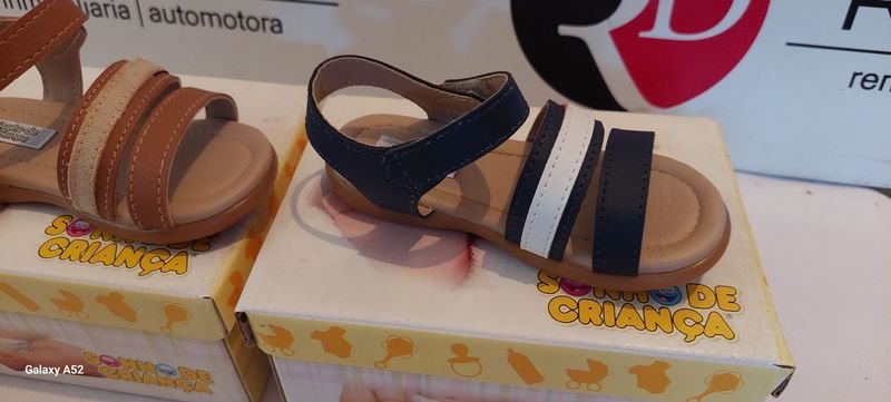 Calzado Talle 21: Sandalias Coloridas con Corchetes y Botones - imagen 4
