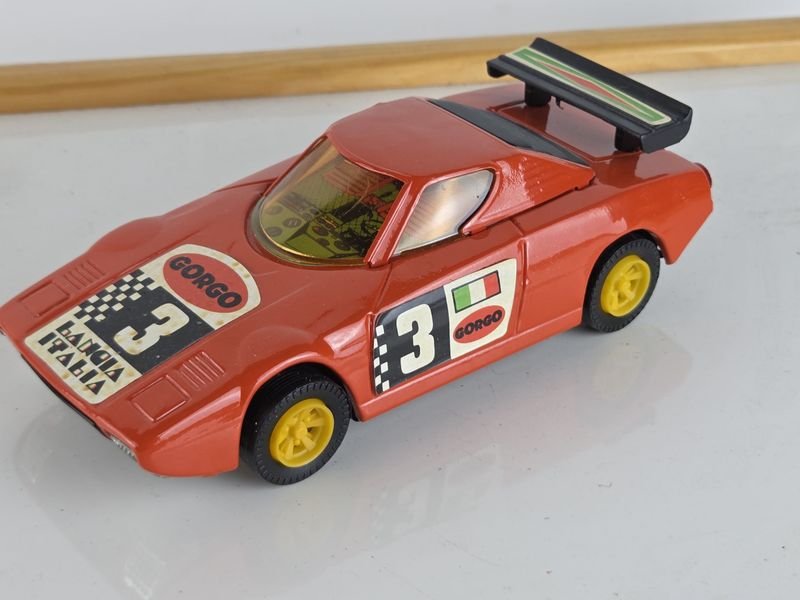 Coche de juguete en perfecto estado, original y con detalles - imagen 4