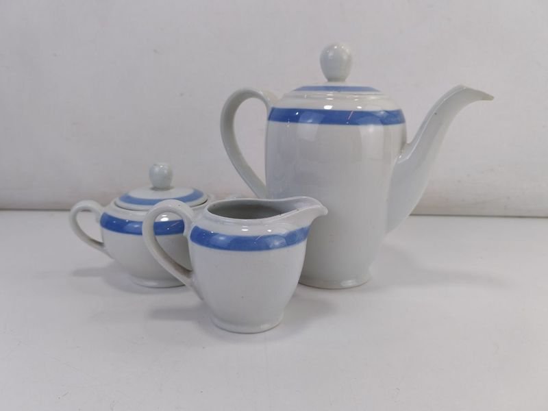 Lote siguiente: Porcelana Finlandesa - Jarra, Lecherita y Azucarera